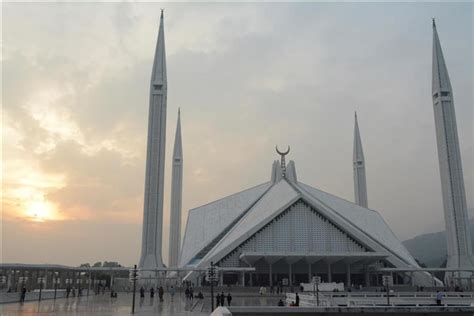 Faisal Mosque A Majestic Wonder of Islamic Architecture and Serenity!