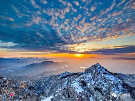  Mount Tai Sunrise Spectacular: A Majestic Dawn Above the Clouds!