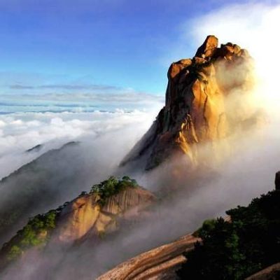 Mount Tianzhushan: A Majestic Tapestry of Ancient Peaks and Mystical Legends!