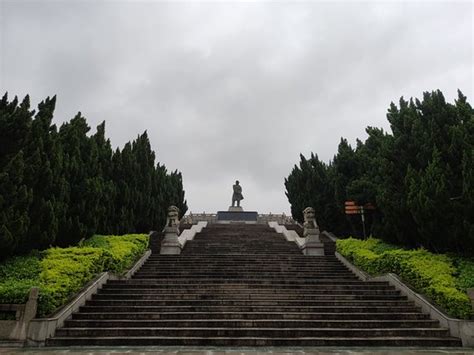 Sunwen Memorial Hall:  A Glimpse into the Life of a Revolutionary and Zhongshan's Architectural Gem!