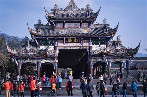 The Ancient Beauty of Linwu Temple: Discover Sichuan's Timeless Treasures and Historical Reverence!