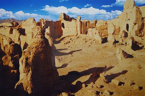 The Ancient City of Loulan Ruins, Unveiling Echoes of Silk Road Grandeur!